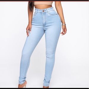 Size 3 Fashion Nova High Waisted Jeans, light wash